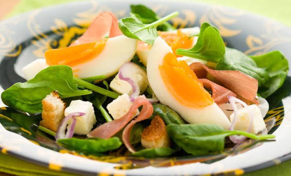 Salade d'avocat aux crevettes fumées